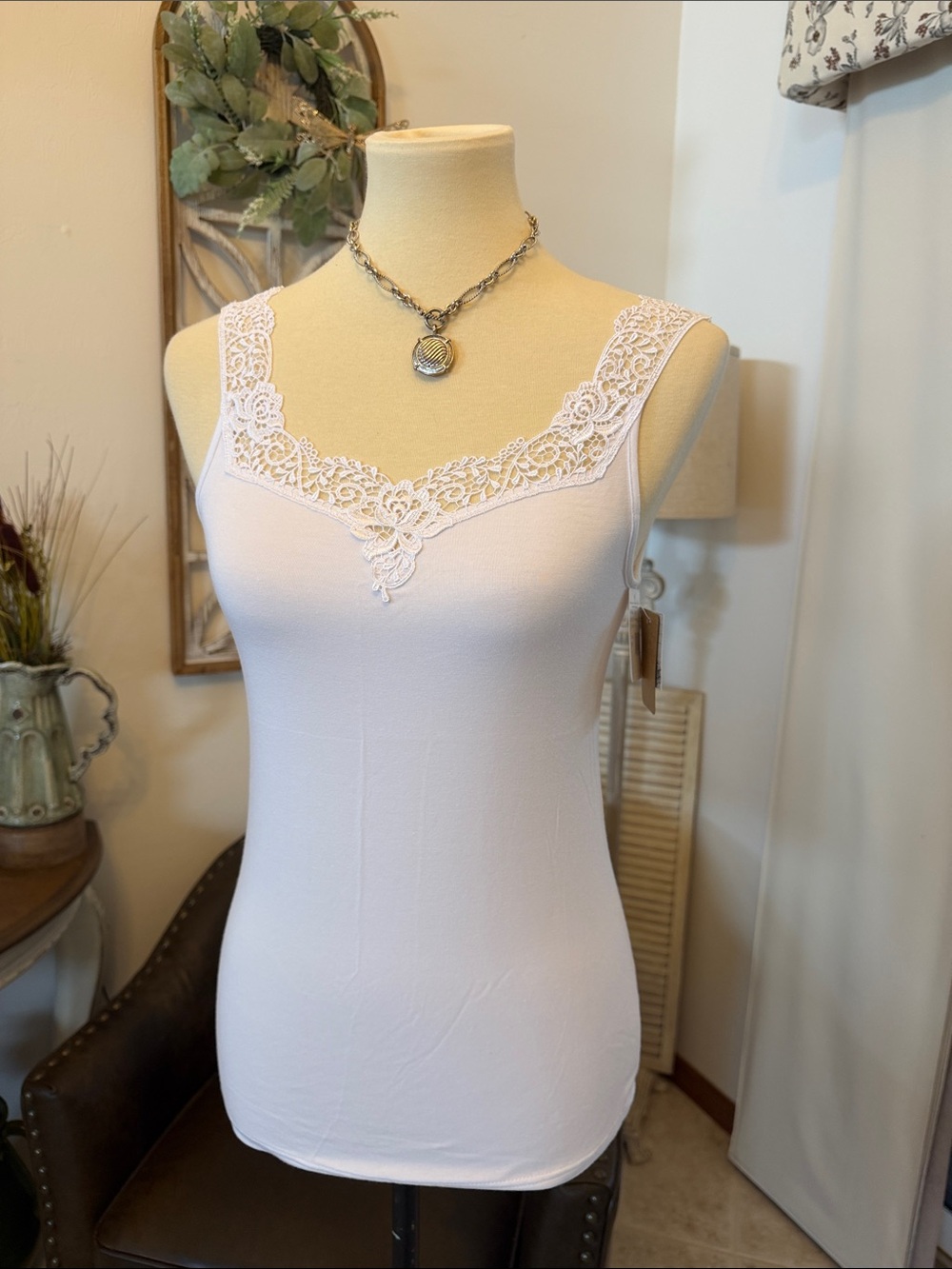 Vintage/Y2K Appeal Arianne White Lace-Trim V-Neck Camisole